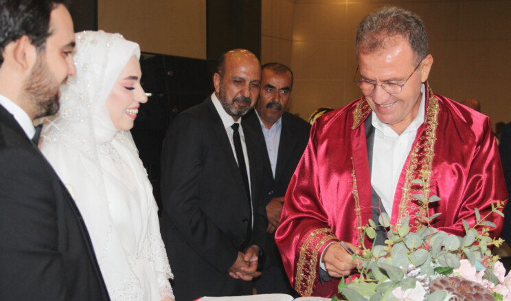 Dinsever ve Karahan ailelerinin mutlu günü