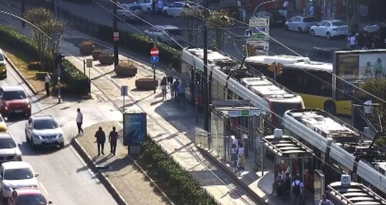 Kabataş tramvayına otobüs çarptı