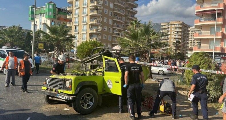 Safari aracı takla attı, yolcular yola savruldu: 3 ölü, 17 yaralı