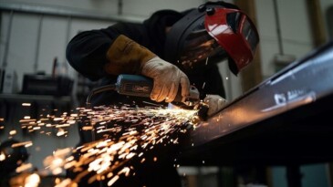 İmalat sektöründe daralma sürüyor