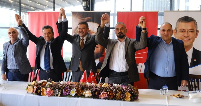 İYİ Parti İlçe Yönetimi, Ahmet Serkan Tuncer’i Destekleyerek CHP’ye Katıldı