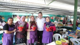 Tuncer, Emekçi Kadınların Anneler Günü’nü Kutladı