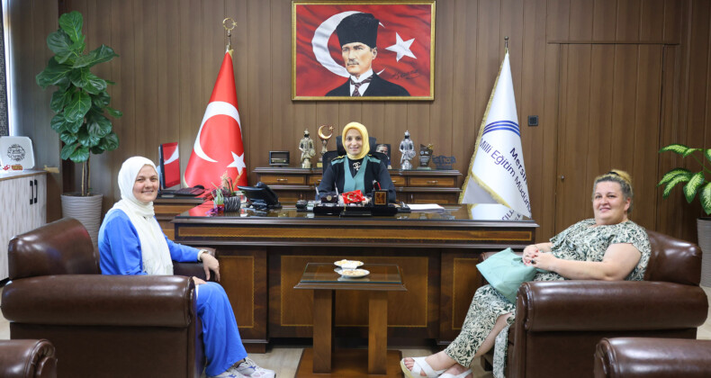 Çetinkaya Mersin Alışveriş Merkezi Yöneticileri Milli Eğitim Müdürünü Ziyaret Etti
