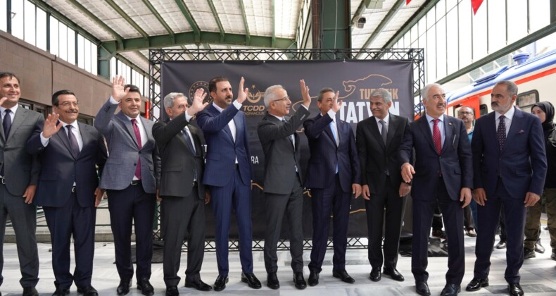 TURİSTİK TATVAN TRENİ YOLA ÇIKTI