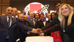 Gazeteciler baloda bir araya geldi