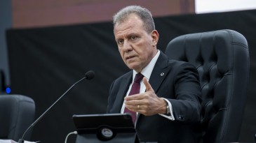 Kağıt Üstündeki Aday: Vahap Seçer
