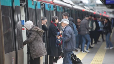 BAYRAMDA OTOYOLLARDAN 8,4 MİLYON ARAÇ GEÇTİ