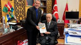 MHP’li Uysal’dan Genel Başkan Bahçeli’ye İl Dosyası Sunumu