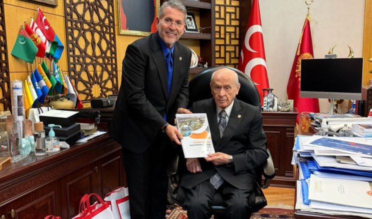 MHP’li Uysal’dan Genel Başkan Bahçeli’ye İl Dosyası Sunumu