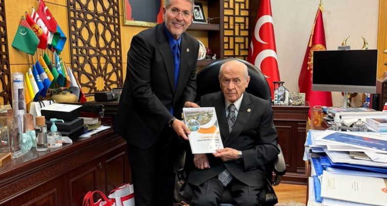 MHP’li Uysal’dan Genel Başkan Bahçeli’ye İl Dosyası Sunumu