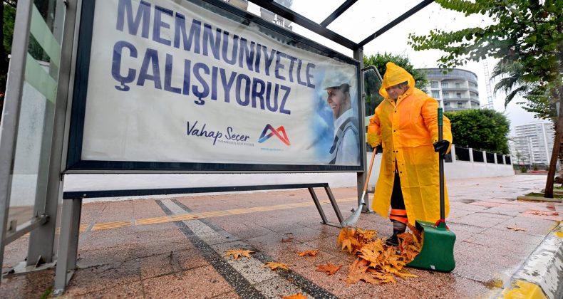 BÜYÜKŞEHİR’DEN KUVVETLİ YAĞIŞ SONRASI TEMİZLİK ÇALIŞMASI