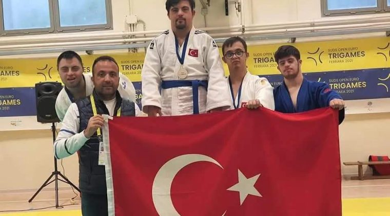 Down Sendromlu Bireyler Toplumun En Saf Sevgisini Temsil Ediyor