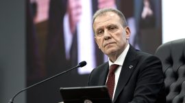 SEÇER: “BURADA MAĞDUR BİZİZ”