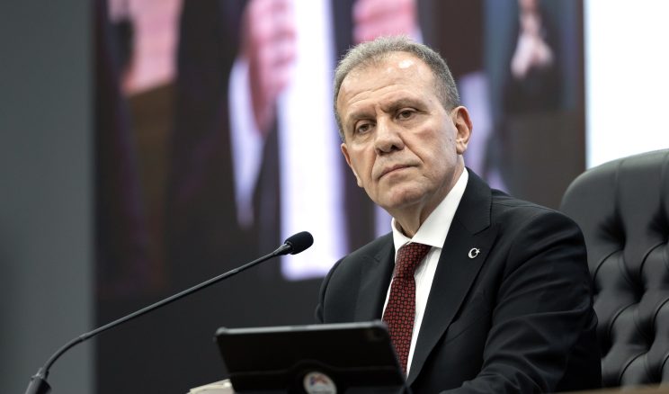 SEÇER: “BURADA MAĞDUR BİZİZ”